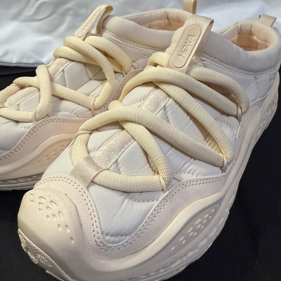 Hoka One Ora Primo Vanilla Woman’s/ Men Slip on
W/Size 11.5 M/Size 10.5 - Picture 5 of 9